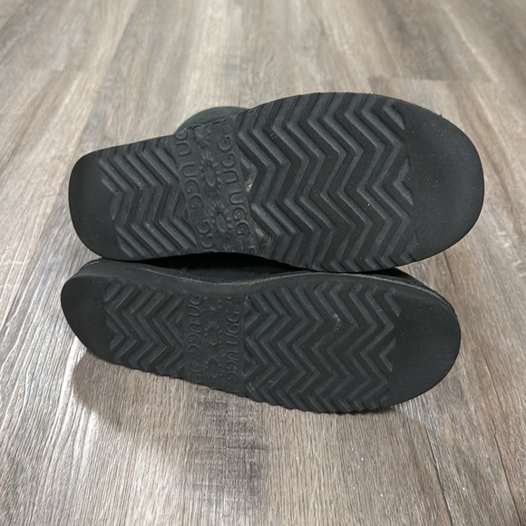 Black UGG boots - Picture 4 of 5